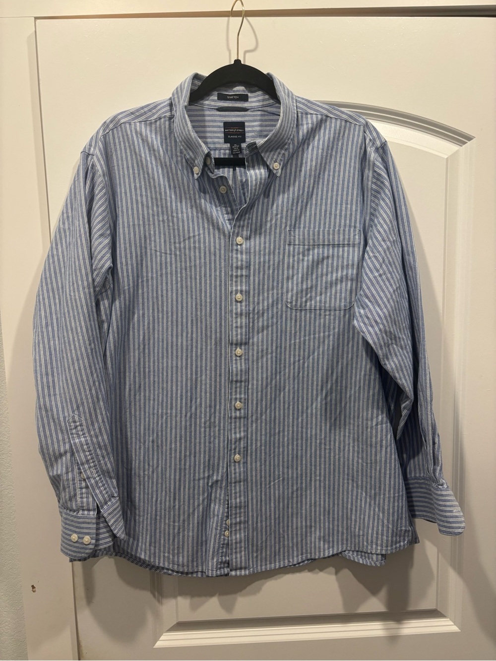 Dockers Men's Blue and White Striped Button-Down Shirt